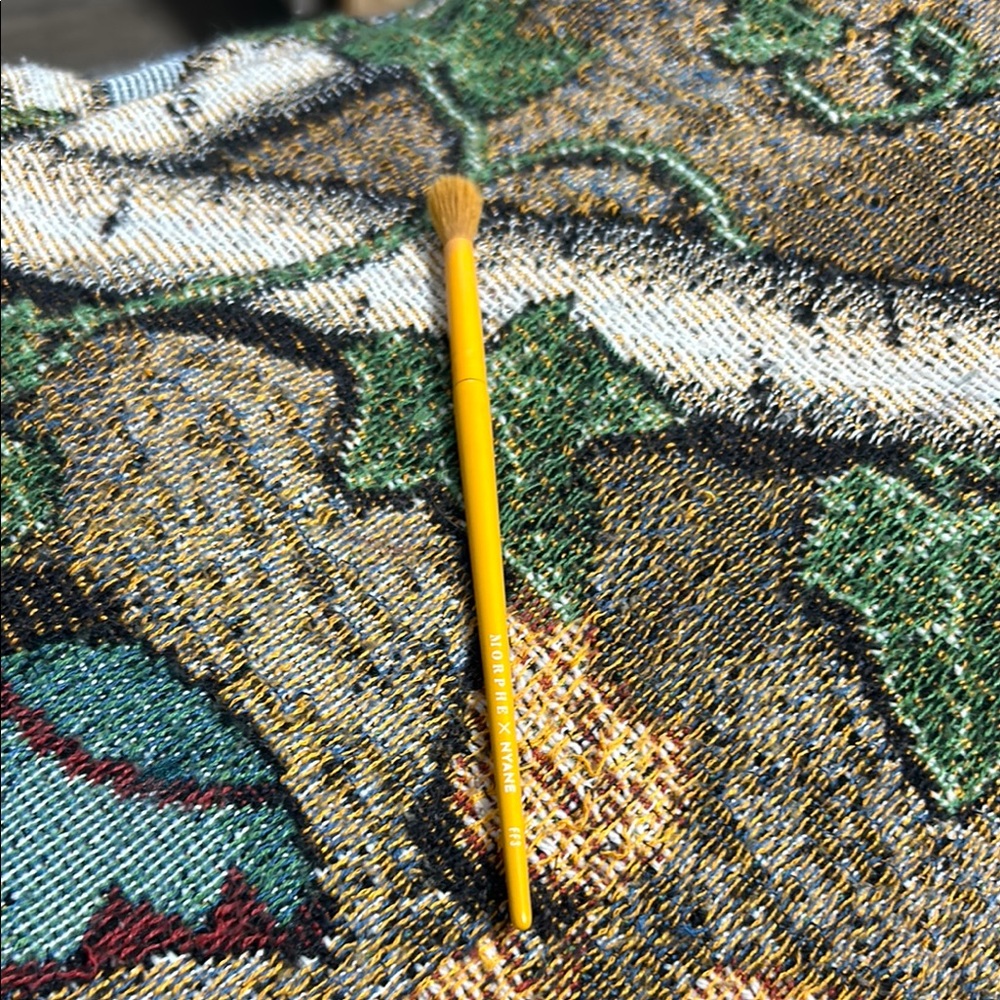 Morphe Yellow Makeup Brush